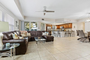 Ocean View Next to Pool and Amenities Corner Unit 3 Balconies OW20-201